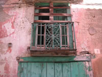 Un balcone in ferro lavorato