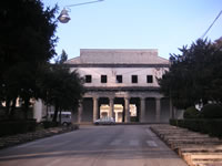 Il monumentale ingresso del Cimitero di Avellino