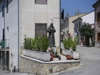 La statua di Padre Pio