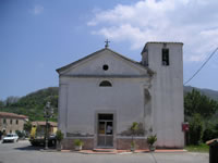 La facciata ed il campanile della chiesa di Santa Margherita a Chianchetelle