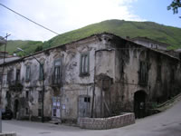 L'edificio signorile della foto dovrebbe essere il palazzo Carafa