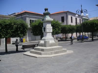 La statua dedicata a Francesco De Sanctis. Si trova nella Piazza Centrale di Lacedonia