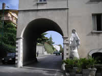 L'arco della chiesa di S. Modestino