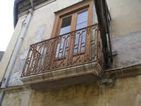 Un balconcino in ferro battuto