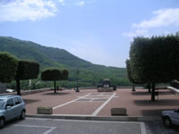 I giardini prospicienti la chiesa dei SS Pietro e Paolo