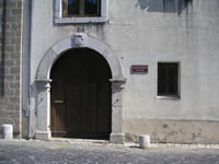 La porta del Convento annesso alla Chiesa di Santa Caterina