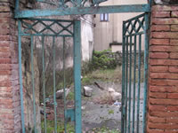 Il giardino abbandonato della Chiesa della Madonna di Costantinopoli