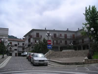 La piazza centrale di Sorbo Serpico