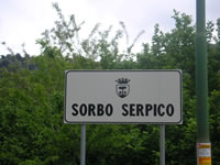 Il cartello stradale "Sorbo Serpico"