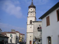 La torre campanaria vista da lontano