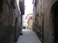 Stradina nel centro storico di Tufo