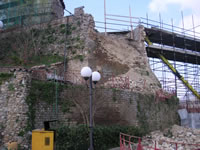 Una parte del castello di Tufo