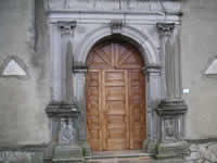 Il bel portale in pietra di Palazzo Cataldo